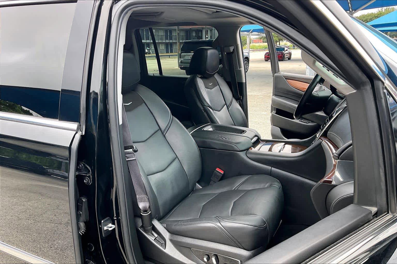 Used 2016 Cadillac Escalade ESV Premium AWD/4WD image 7