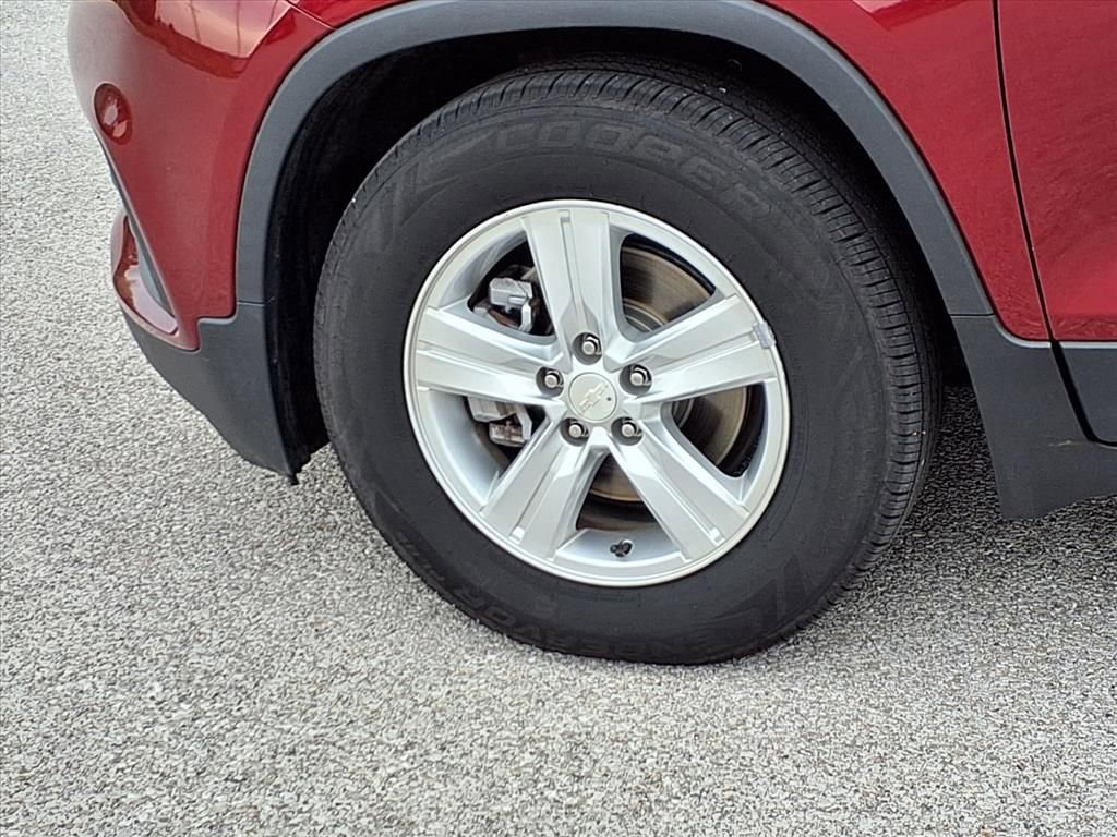 Used 2021 Chevrolet Trax LT w/ Driver Confidence Package image 25