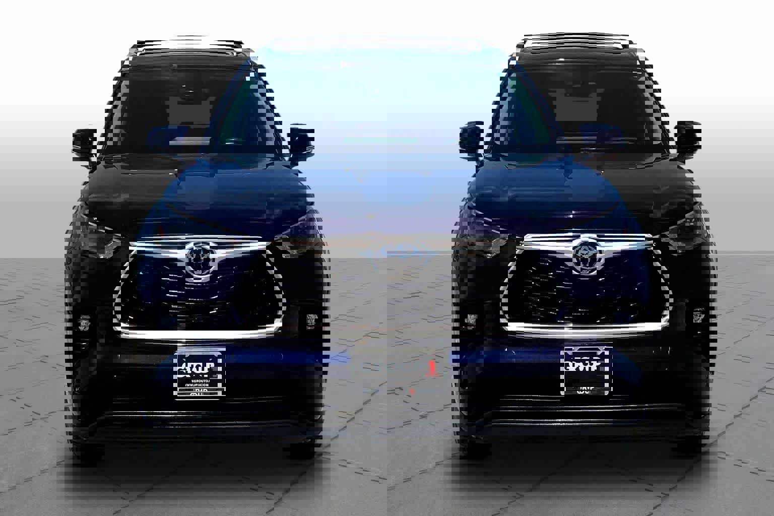 Used 2023 Toyota Highlander XLE image 4