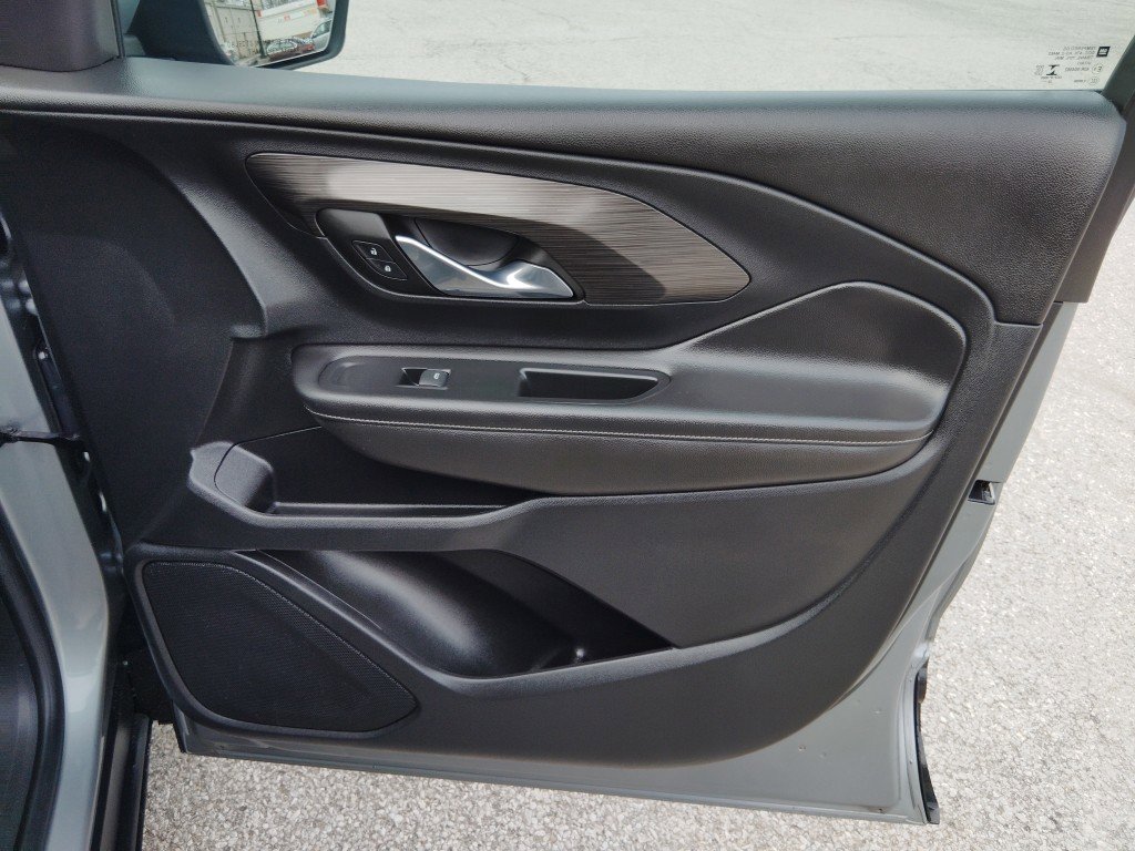 Used 2023 GMC Terrain SLT w/ Tech Package image 30
