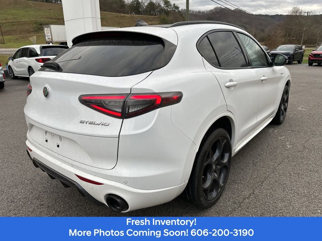 Used 2024 Alfa Romeo Stelvio Veloce image 5