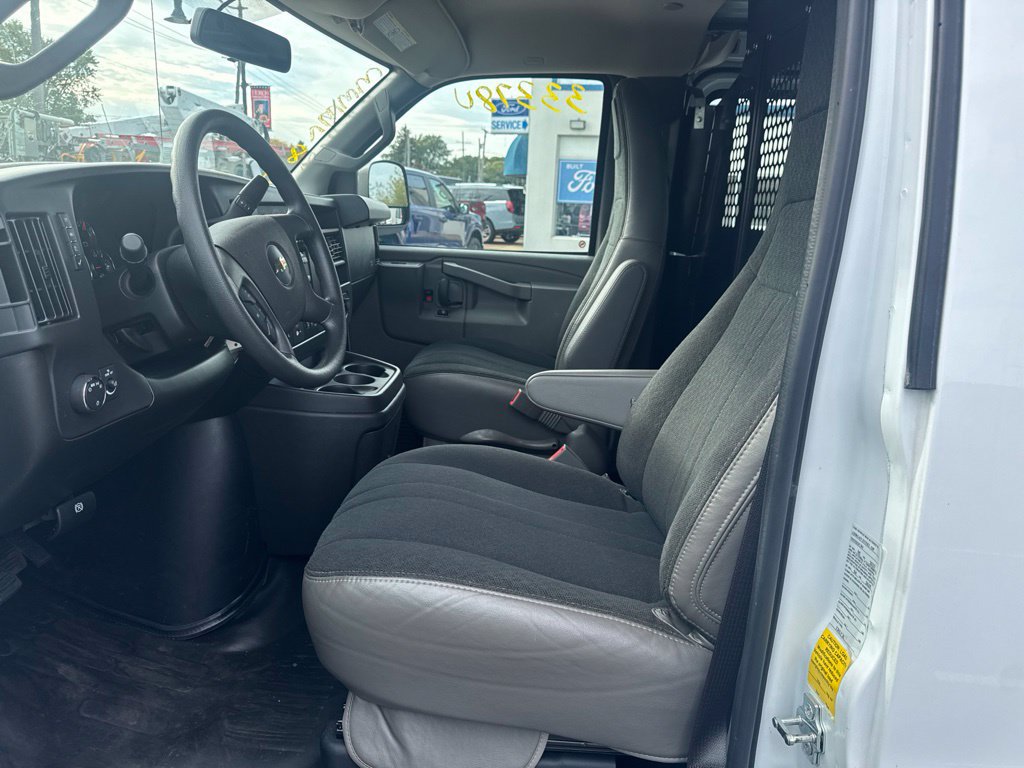 Used 2025 Chevrolet Express 2500 w/ Driver Convenience Package RWD image 10