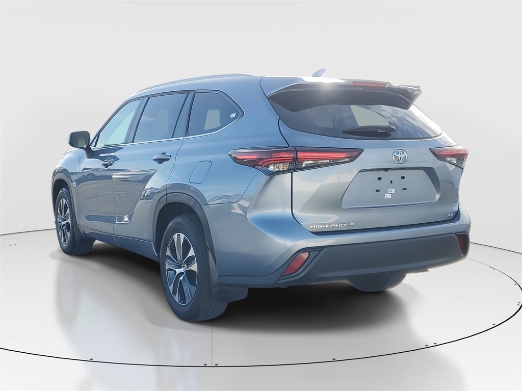 Used 2024 Toyota Highlander XLE image 5