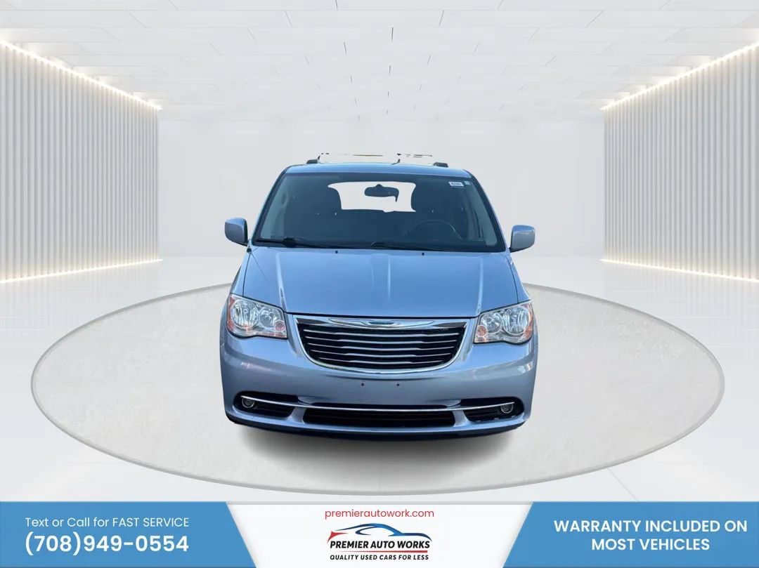 Used 2013 Chrysler Town & Country Touring FWD image 2
