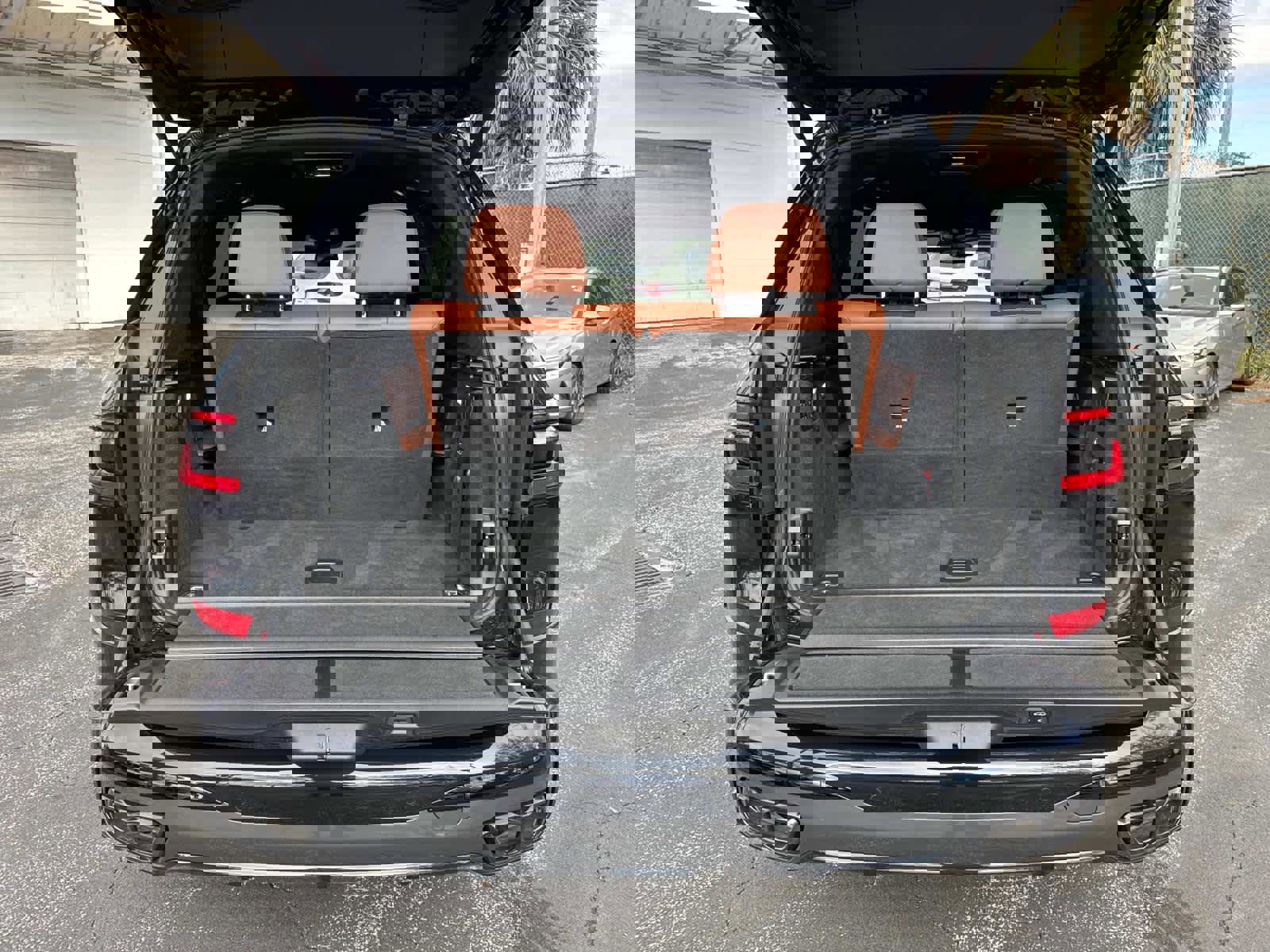 Used 2024 BMW X7 M60i w/ Executive Package image 11