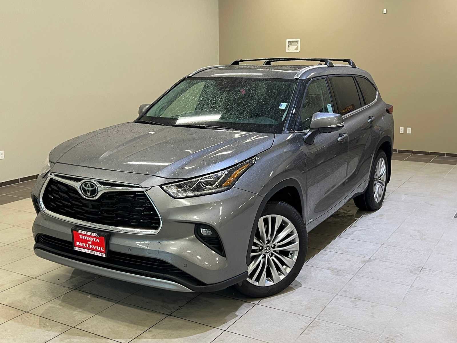 Certified 2025 Toyota Highlander Platinum image 1