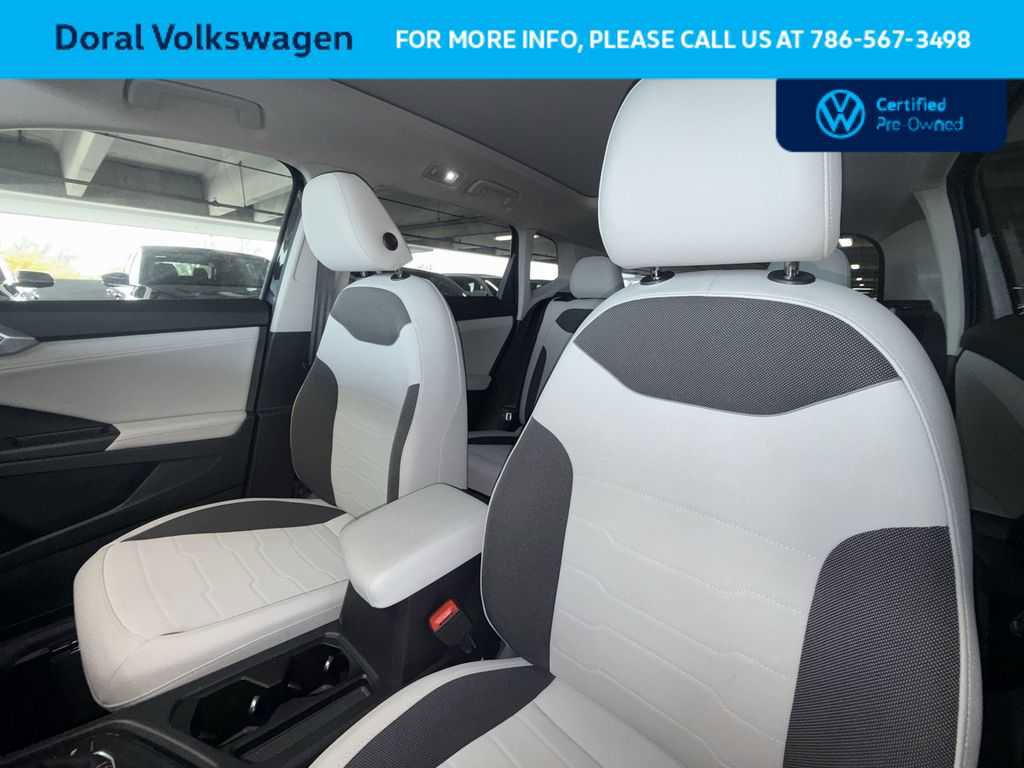 Used 2025 Volkswagen Taos SE FWD image 14