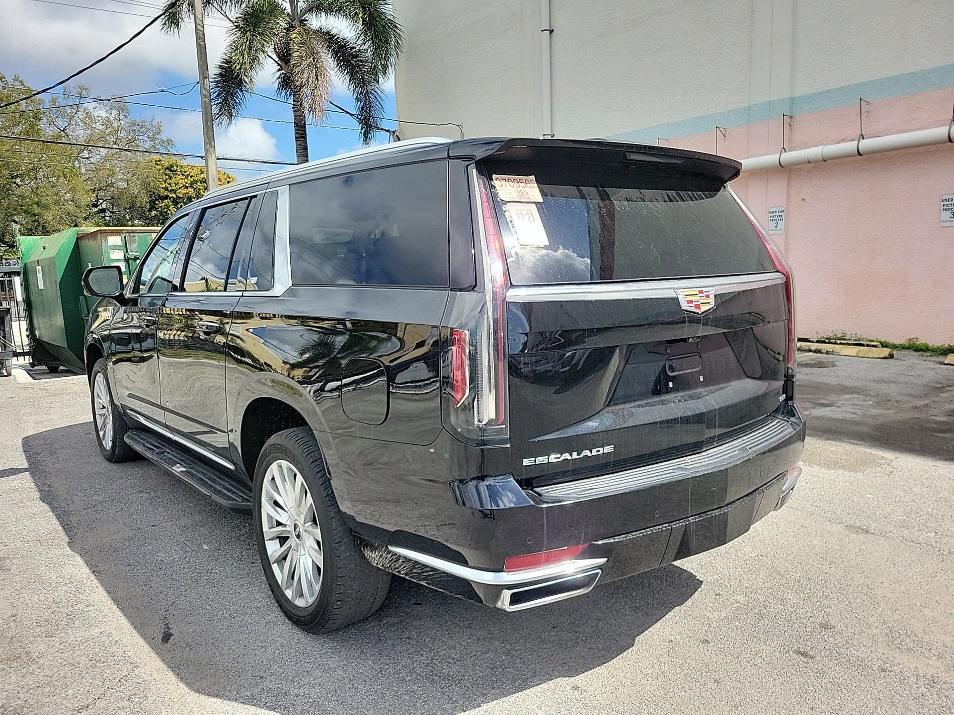 Used 2023 Cadillac Escalade ESV Premium Luxury image 15