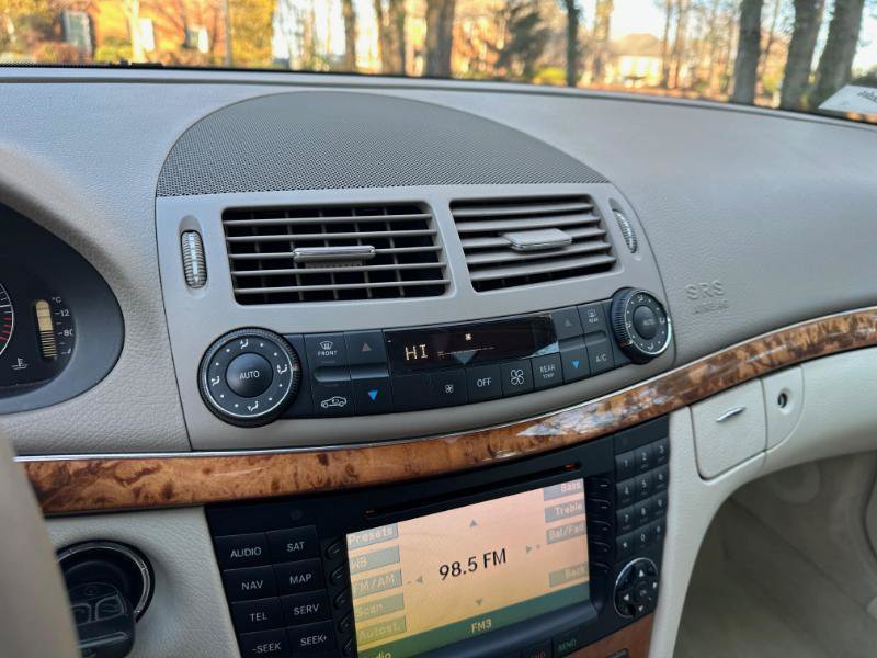 Used 2006 Mercedes-Benz E 500 Sedan image 26