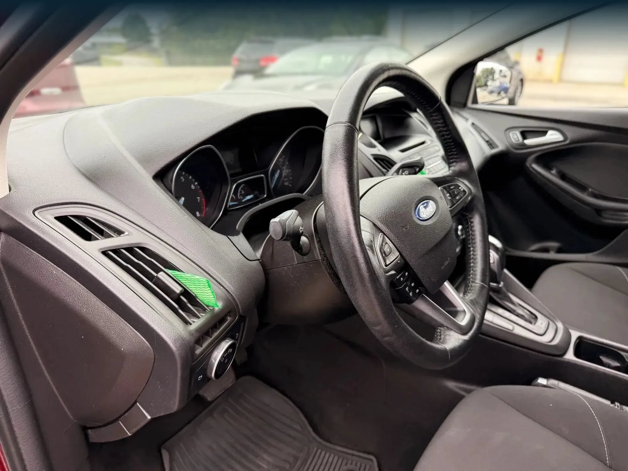 Used 2015 Ford Focus SE w/ SE Cold Weather Package FWD image 17