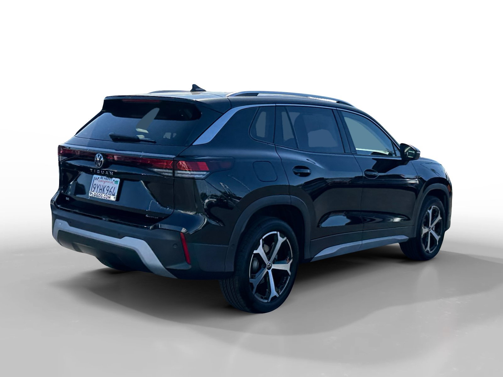 Certified 2025 Volkswagen Tiguan SE AWD/4WD image 5