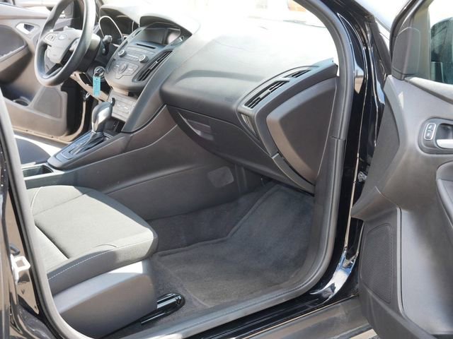 Used 2017 Ford Focus SE image 20