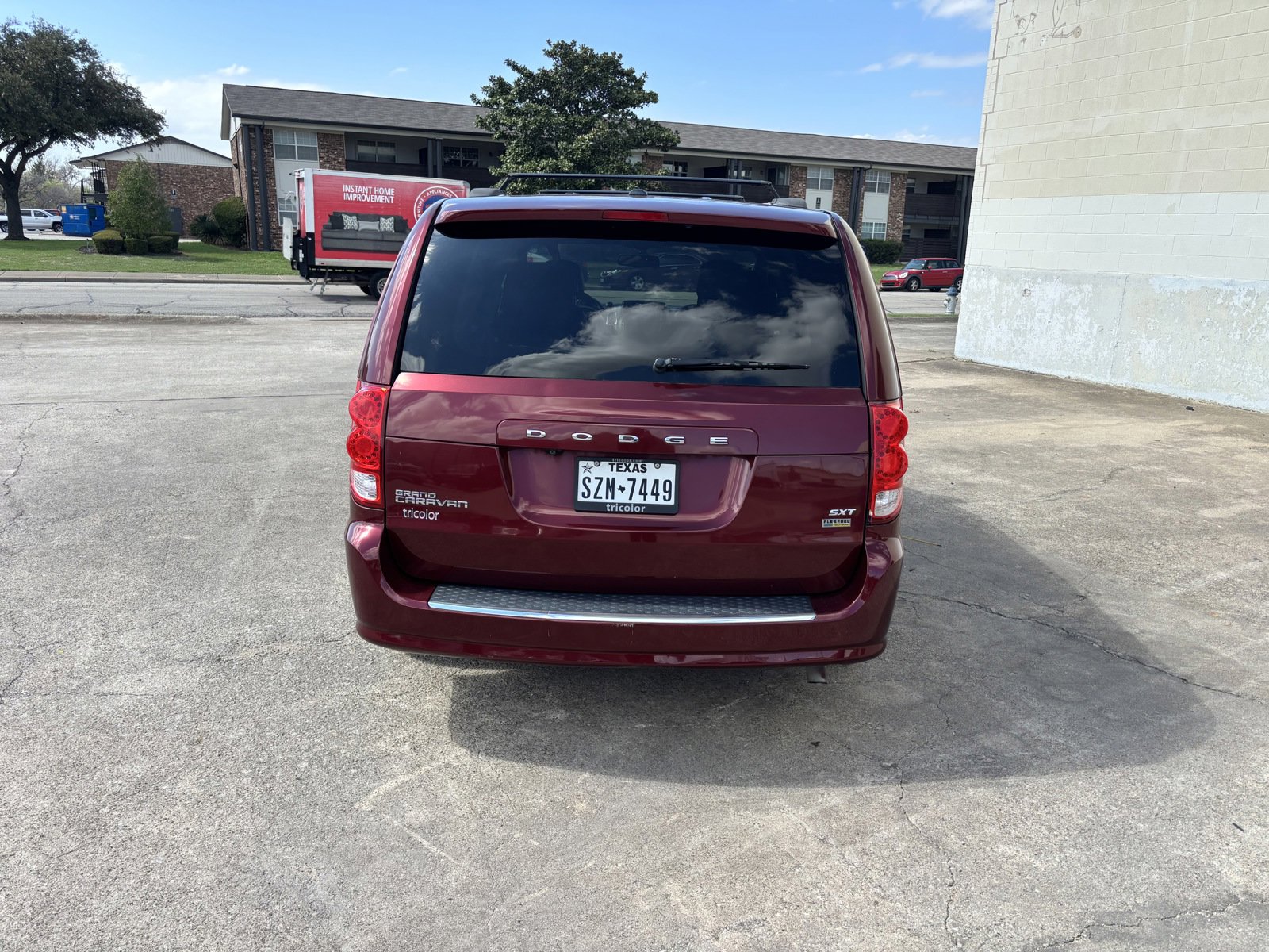Used 2017 Dodge Grand Caravan SXT image 4