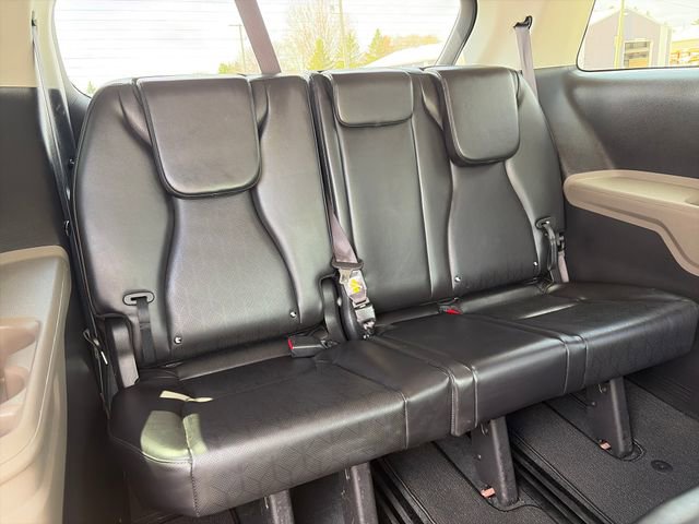 Used 2025 Kia Carnival FWD image 37