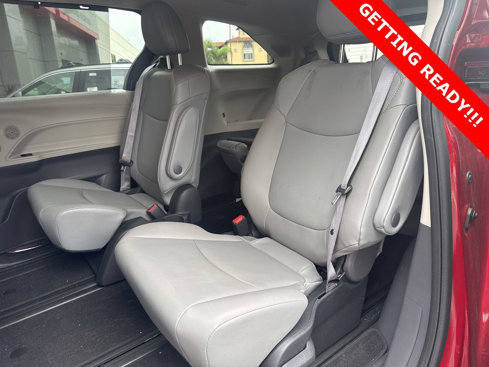 Used 2022 Toyota Sienna XLE image 10