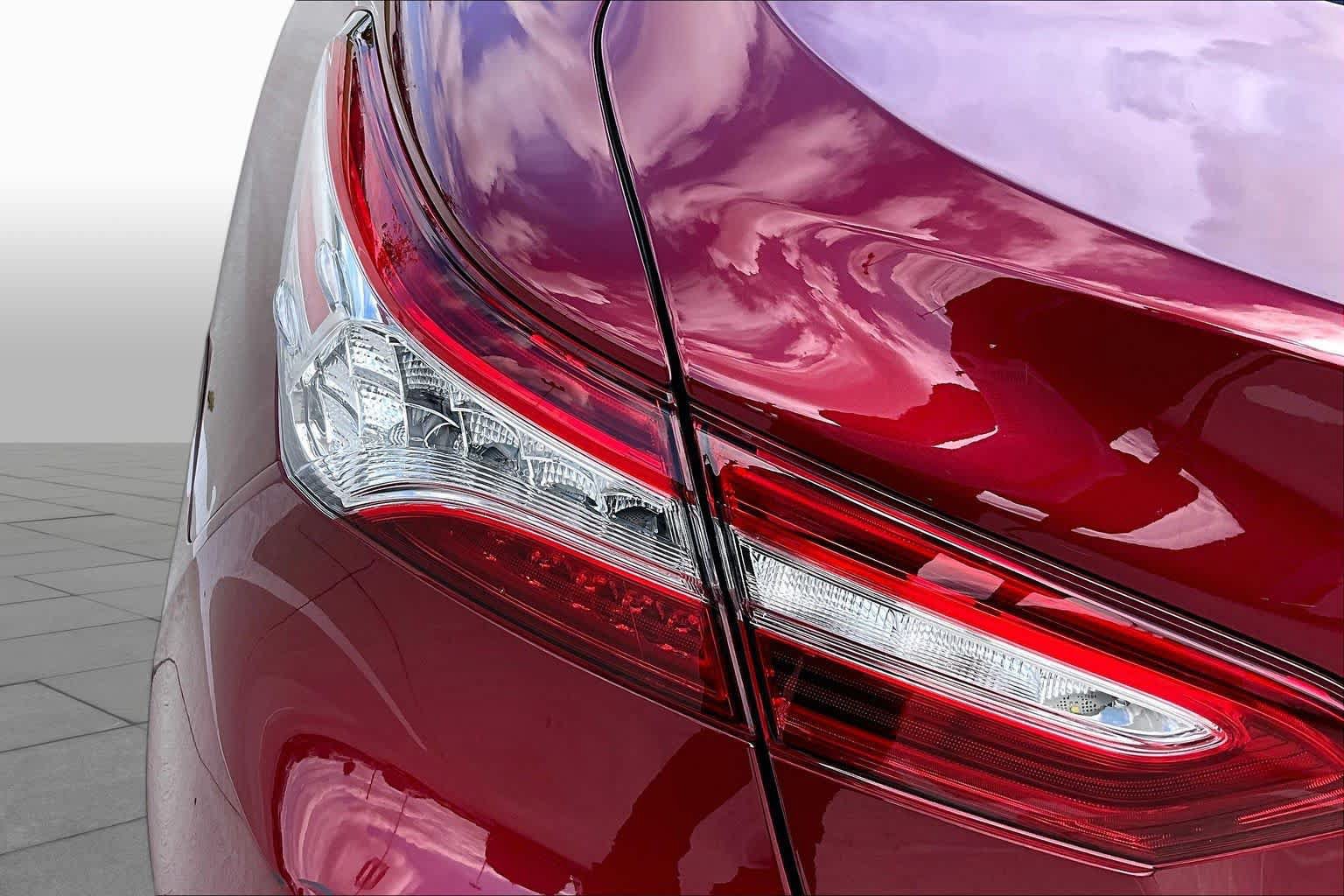 Used 2019 Toyota Camry XLE FWD image 25