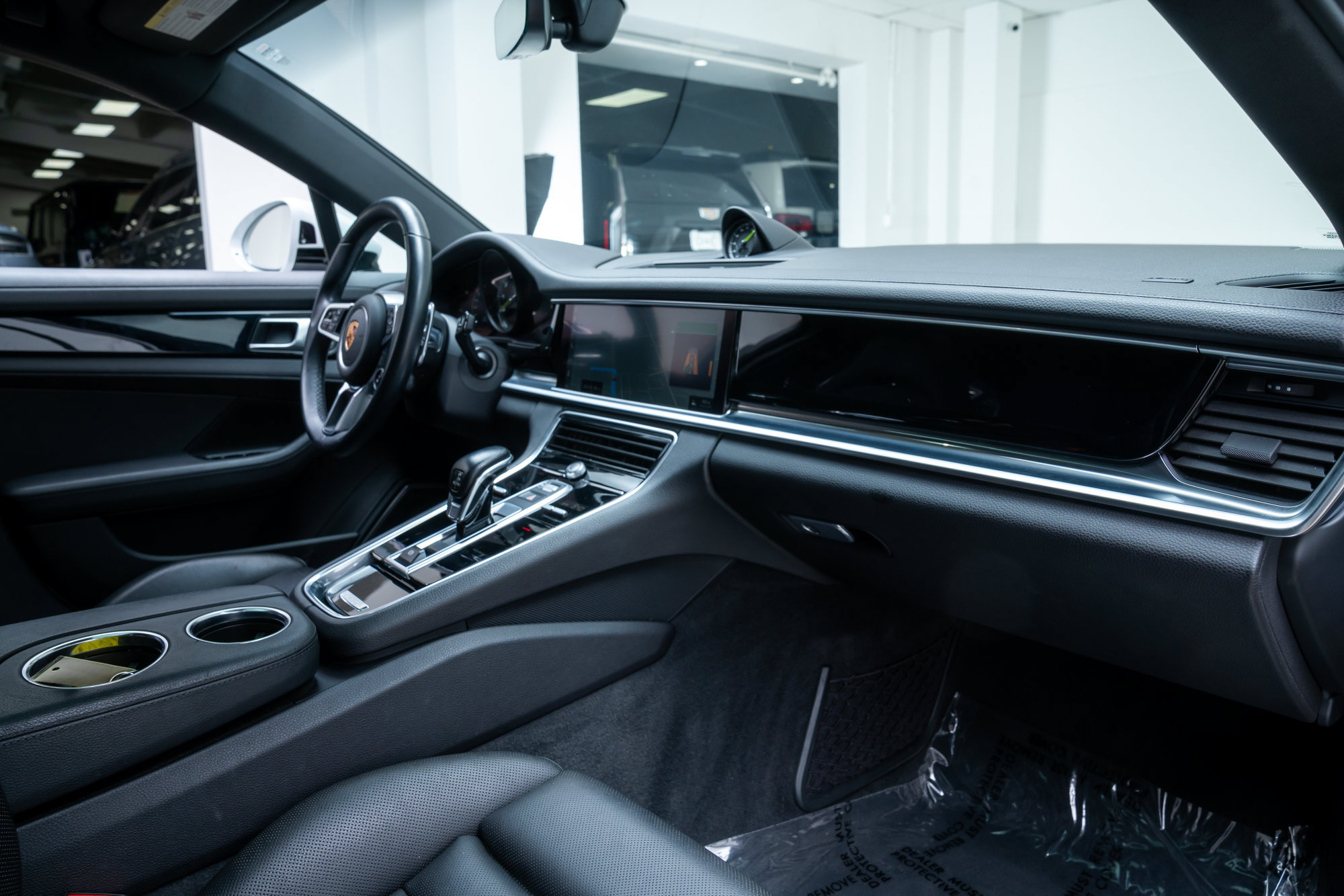 Used 2018 Porsche Panamera 4 AWD/4WD image 29