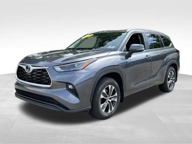 Used 2025 Toyota Highlander XLE
