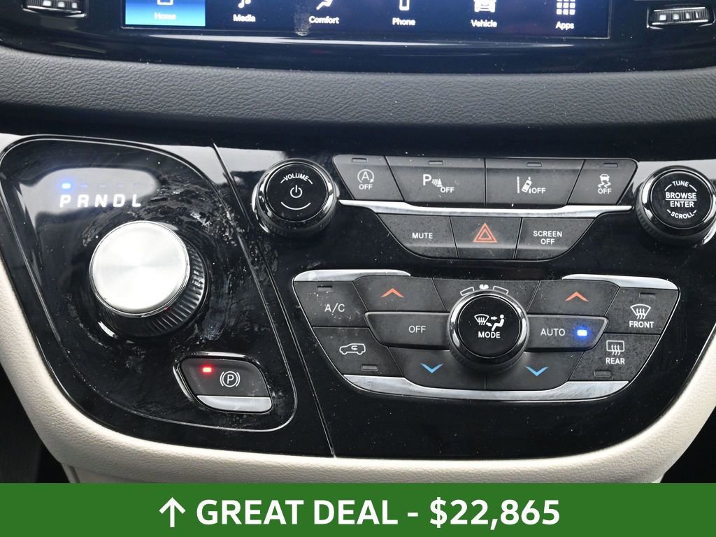 Used 2023 Chrysler Pacifica Touring-L image 41