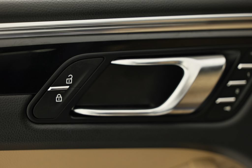 Certified 2026 Porsche Macan AWD/4WD image 20