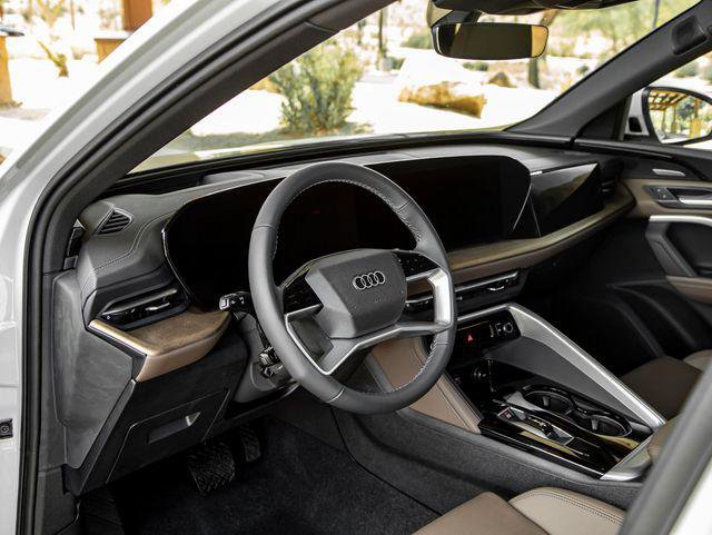 Certified 2025 Audi Q5 Premium Plus w/ Premium Plus AWD/4WD image 15