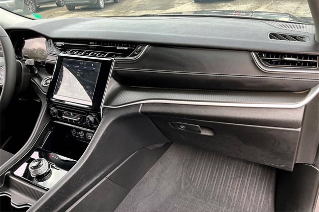 Used 2024 Jeep Grand Cherokee Laredo image 21