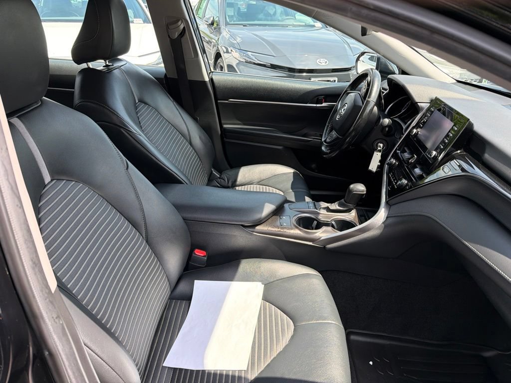 Used 2024 Toyota Camry SE w/ Cold Weather Package FWD image 10