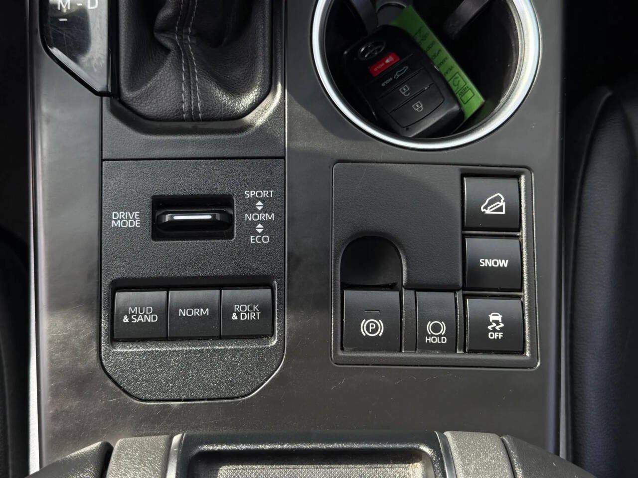 Used 2024 Toyota Highlander XLE AWD/4WD image 35