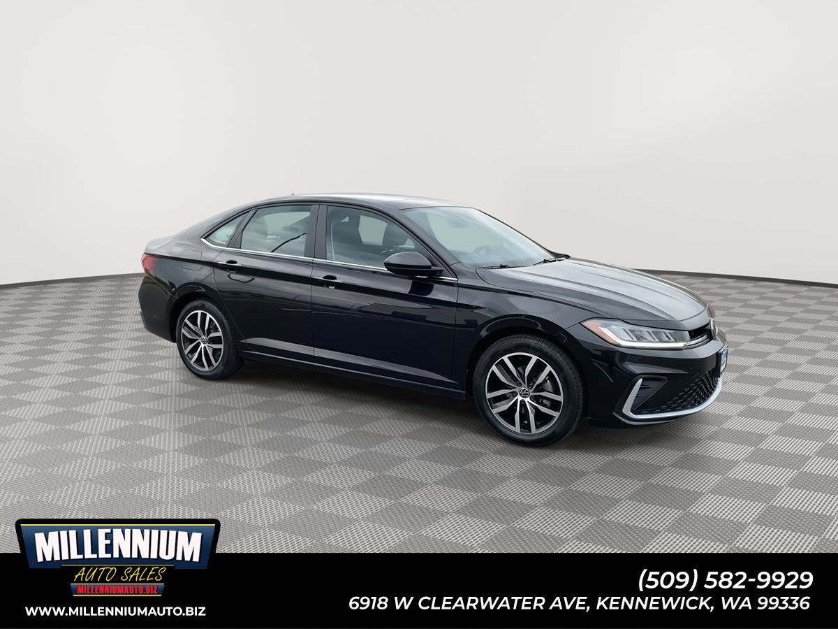 Used 2025 Volkswagen Jetta SE image 1