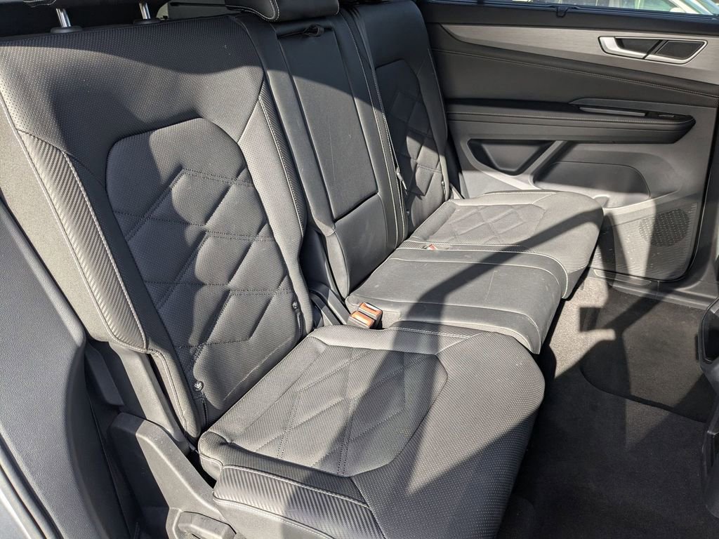 Used 2025 Volkswagen Atlas Cross Sport SE image 29