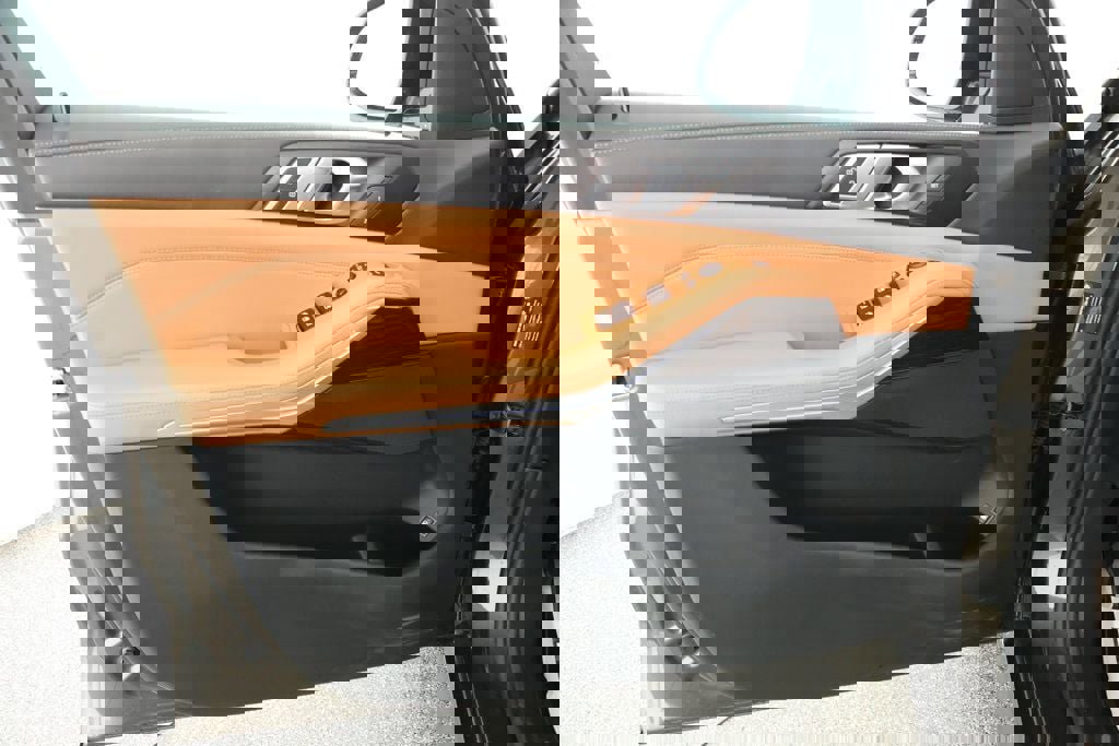 Used 2024 BMW X5 xDrive50e w/ M Sport Package image 9