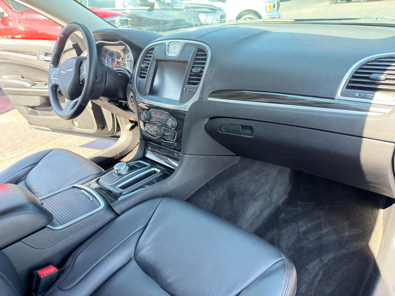 Used 2015 Chrysler 300 Limited w/ Driver Convenience Group image 25