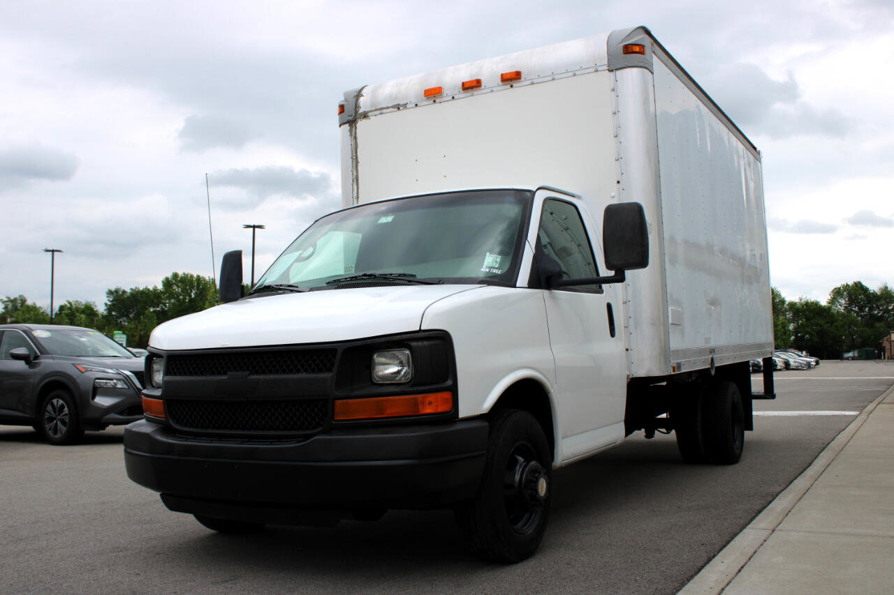Used 2010 Chevrolet Express 3500 Extended image 3