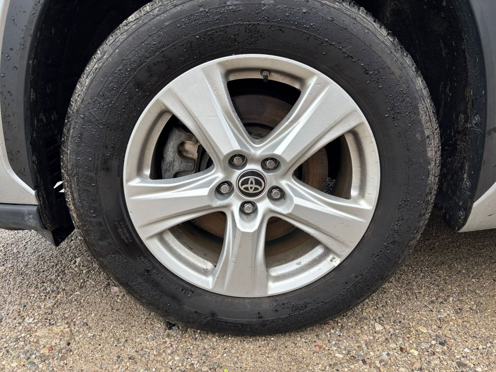 Used 2025 Toyota Highlander LE FWD image 33