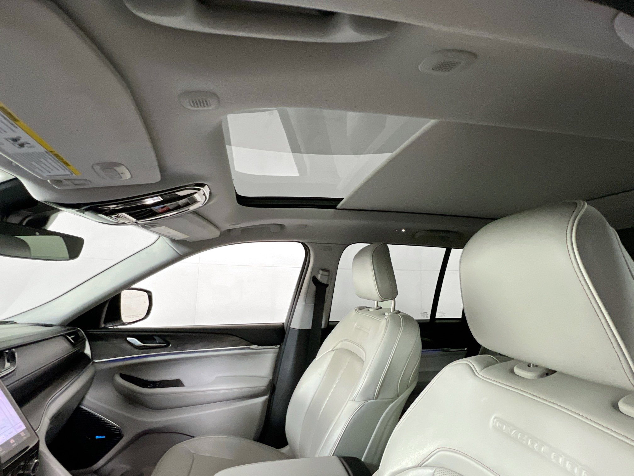 Used 2022 Jeep Grand Cherokee Overland image 23