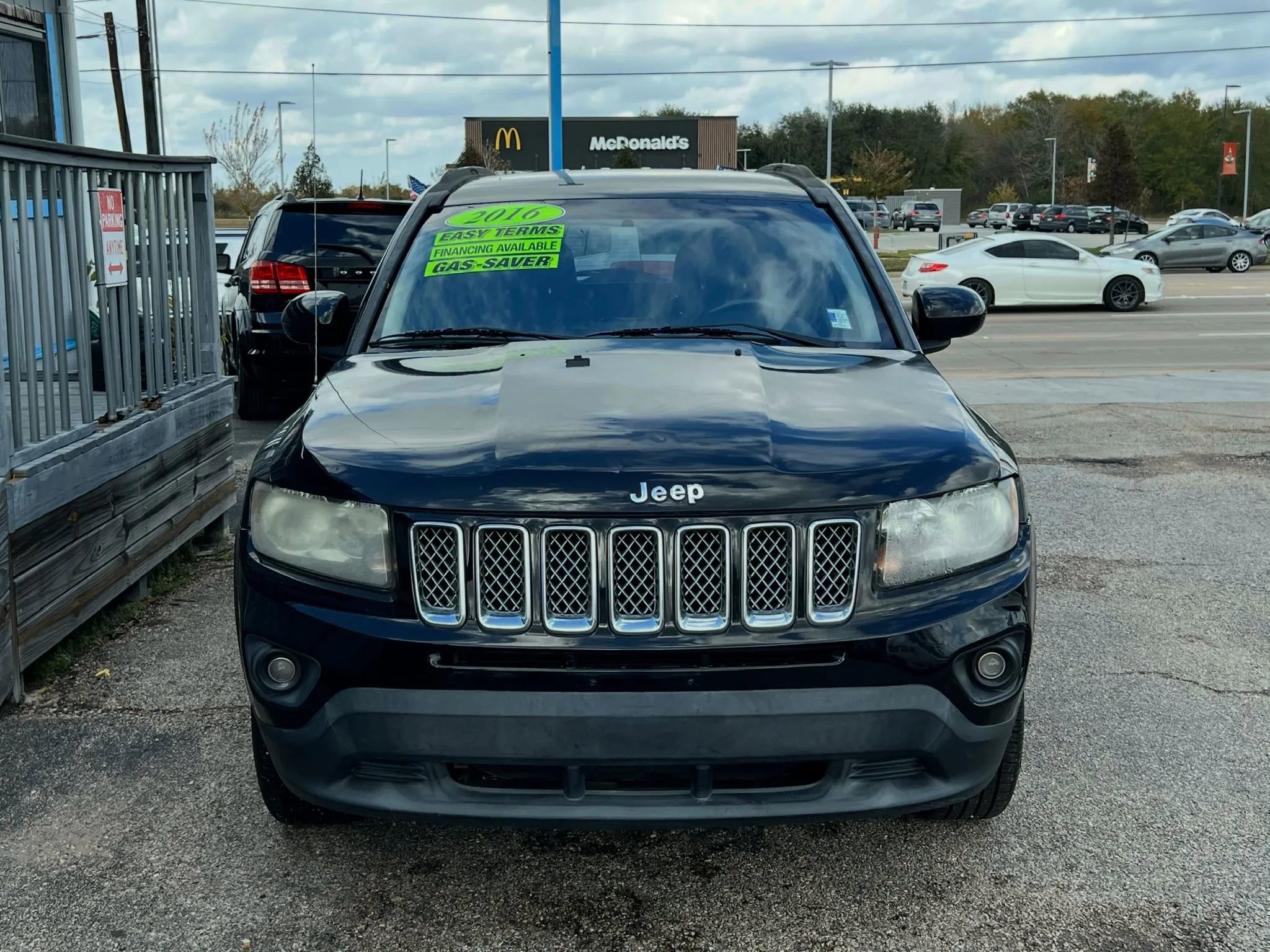 Used 2016 Jeep Compass Latitude image 3