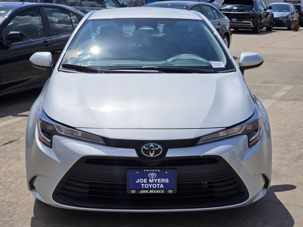 Used 2026 Toyota Corolla LE FWD image 3