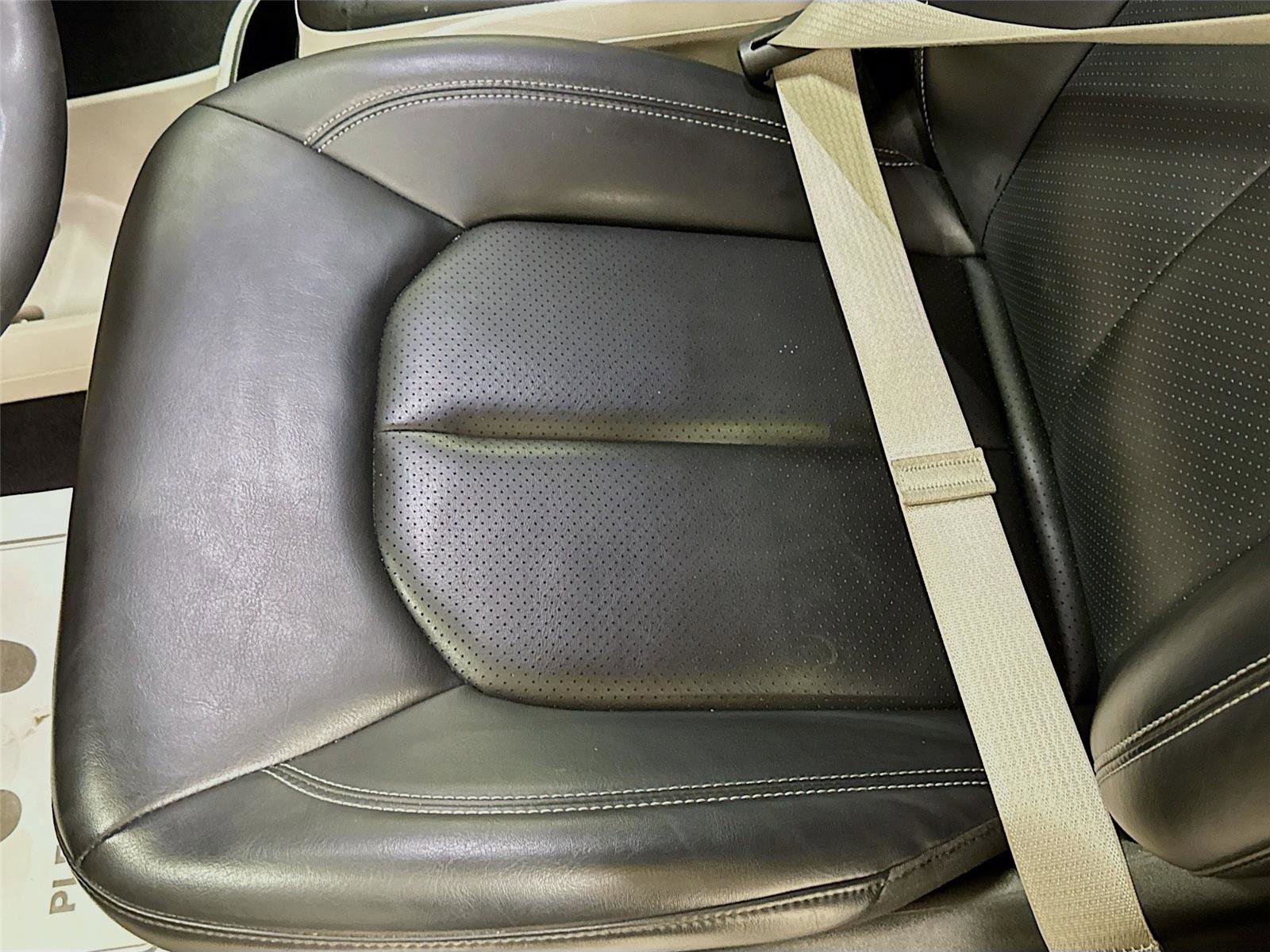 Used 2023 Chrysler Pacifica Touring-L image 18