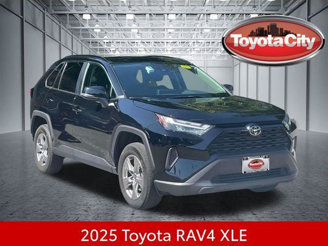 Used 2025 Toyota RAV4 XLE AWD/4WD image 1