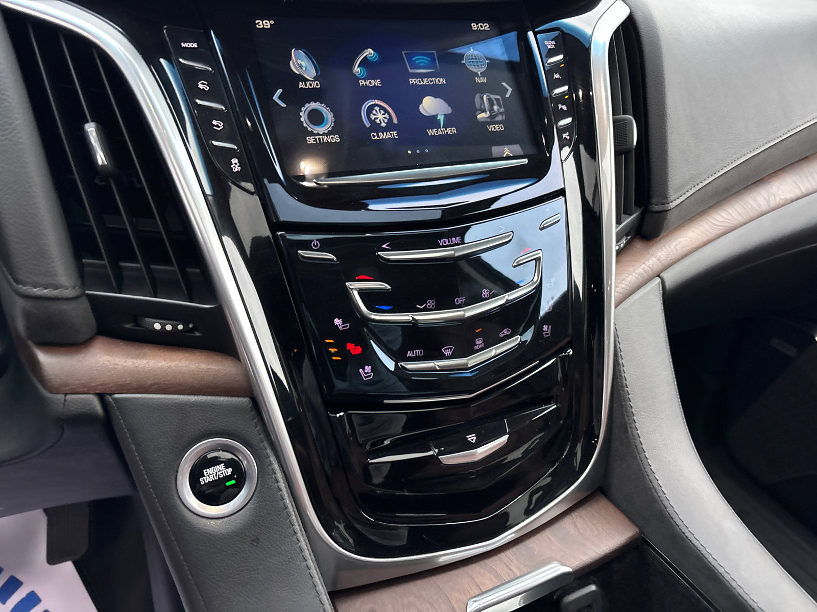 Used 2018 Cadillac Escalade Luxury image 21