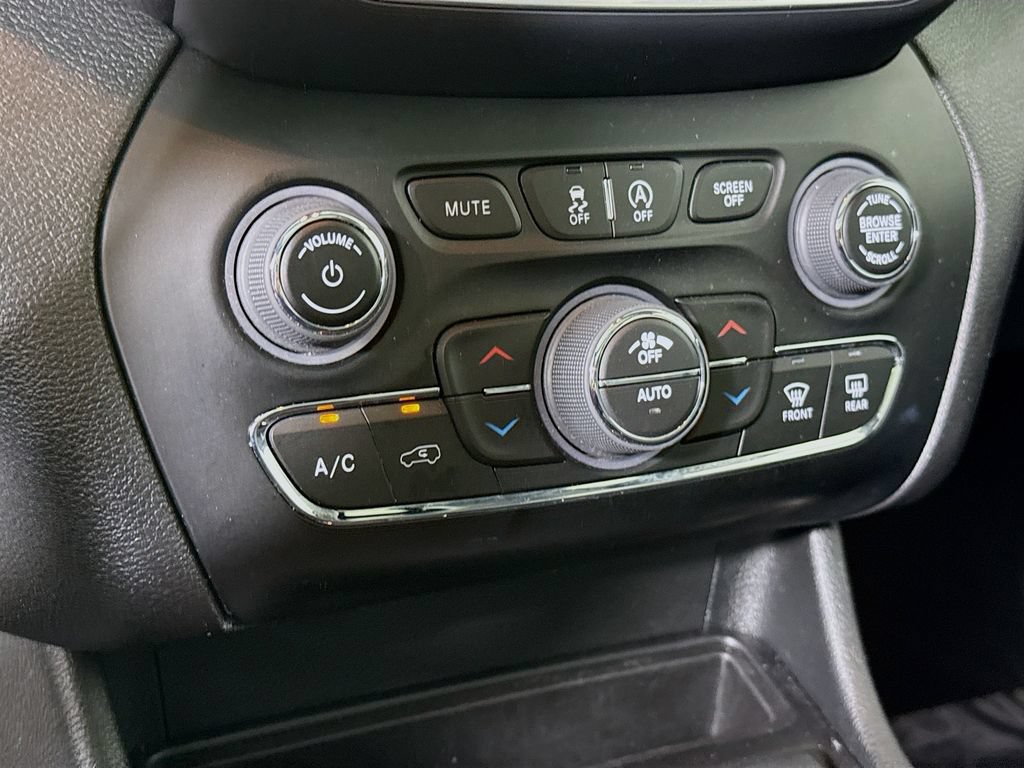 Used 2023 Jeep Cherokee Altitude Lux w/ Lux Elite Package AWD/4WD image 10