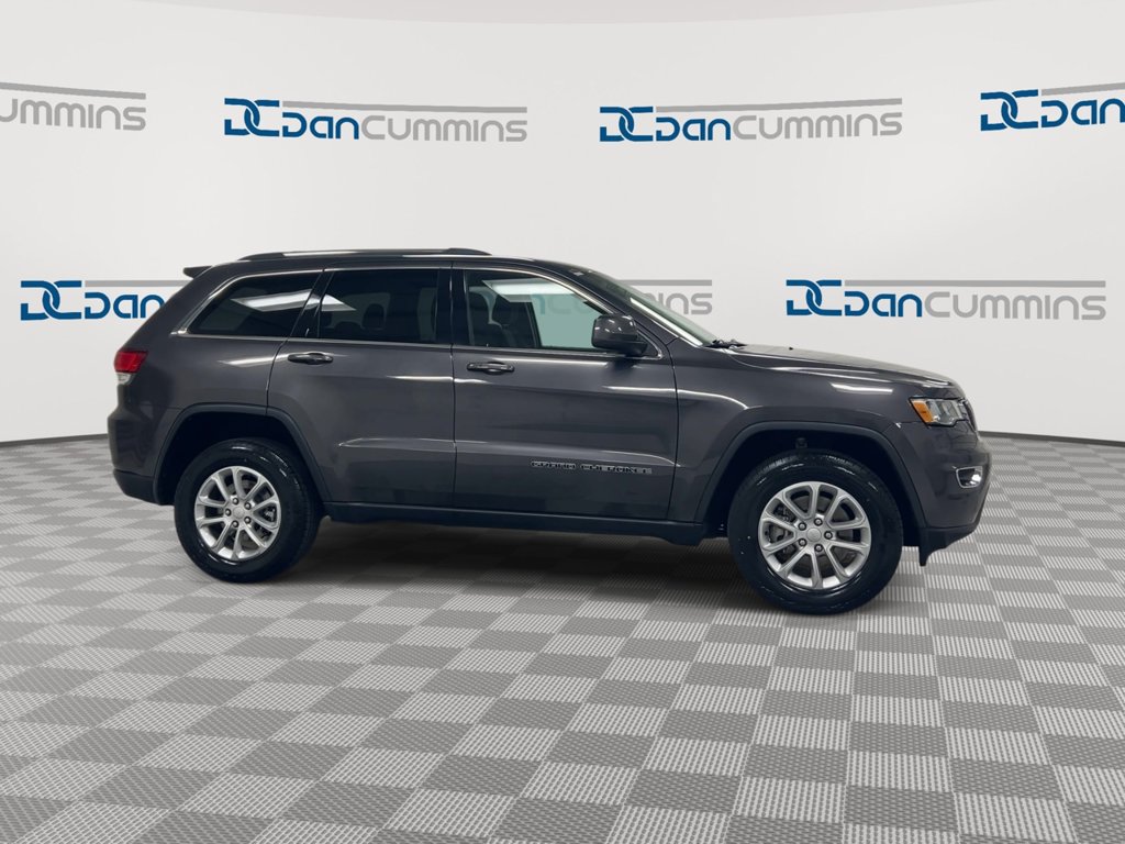 Used 2021 Jeep Grand Cherokee Laredo w/ Security & Convenience Group AWD/4WD image 2