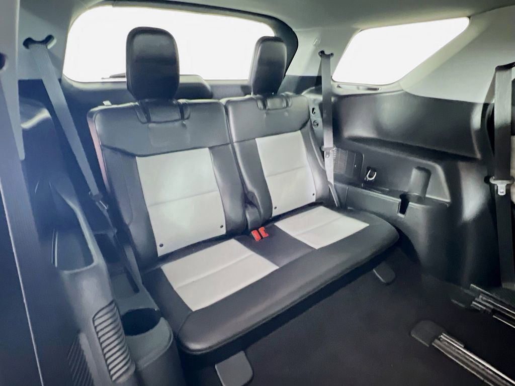 Used 2024 Ford Explorer XLT w/ Equipment Group 202A image 32