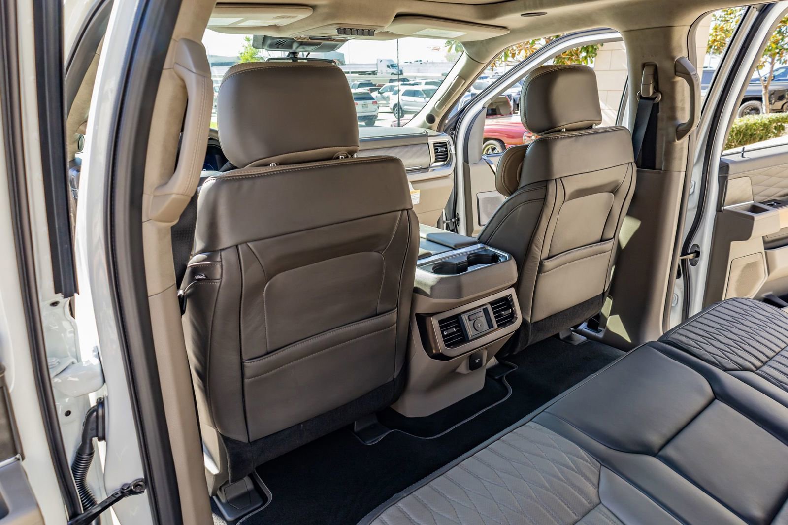 Used 2026 Ford F450 Platinum w/ Platinum Plus Package image 32