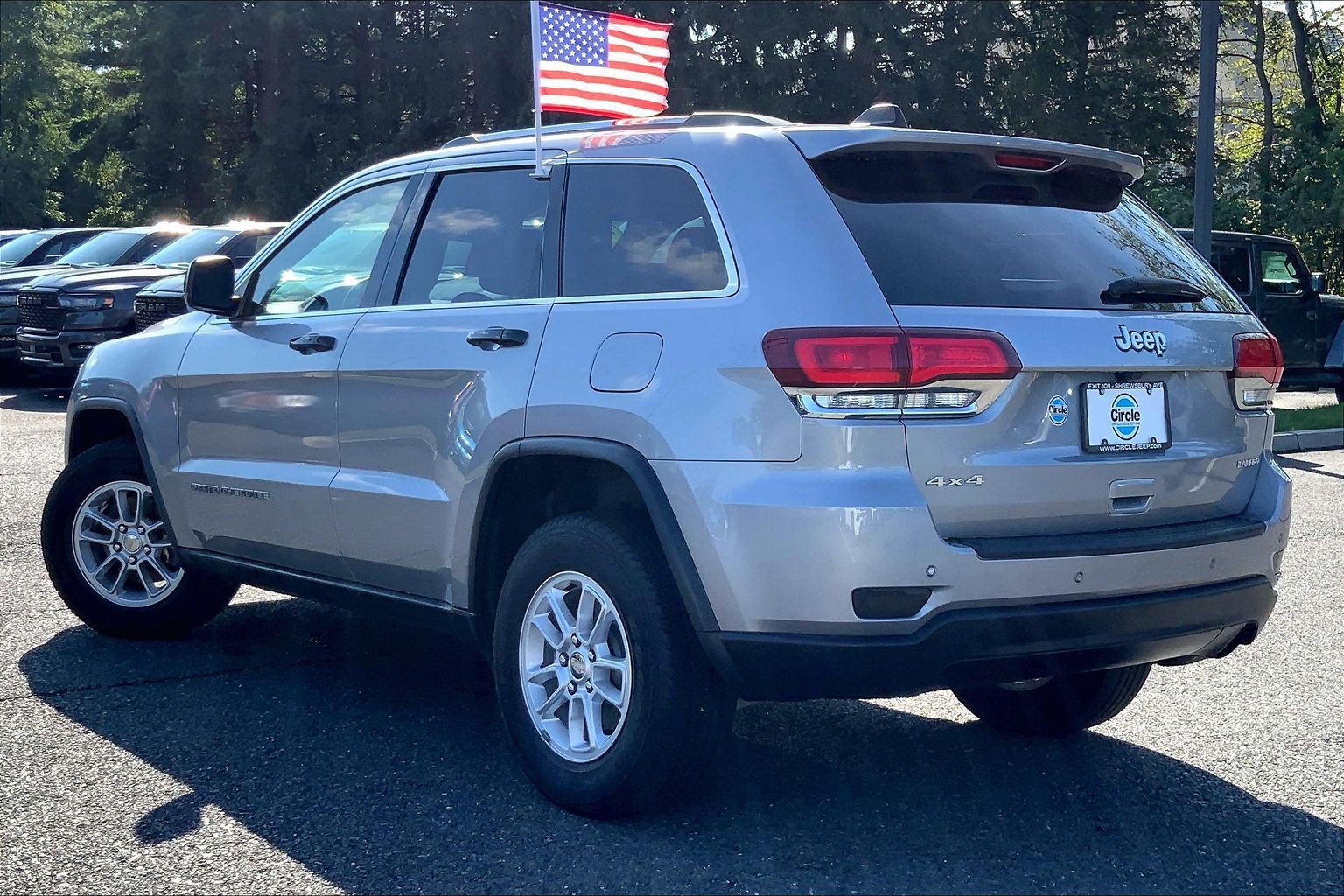 Used 2020 Jeep Grand Cherokee Laredo AWD/4WD image 10