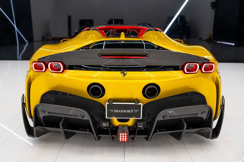 Used 2022 Ferrari SF90 Spider image 24
