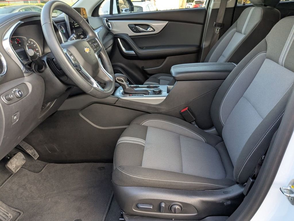 Used 2025 Chevrolet Blazer LT image 11