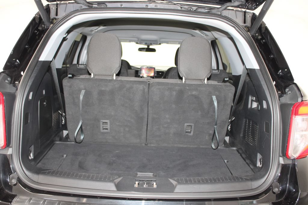 Used 2023 Ford Explorer XLT AWD/4WD image 14
