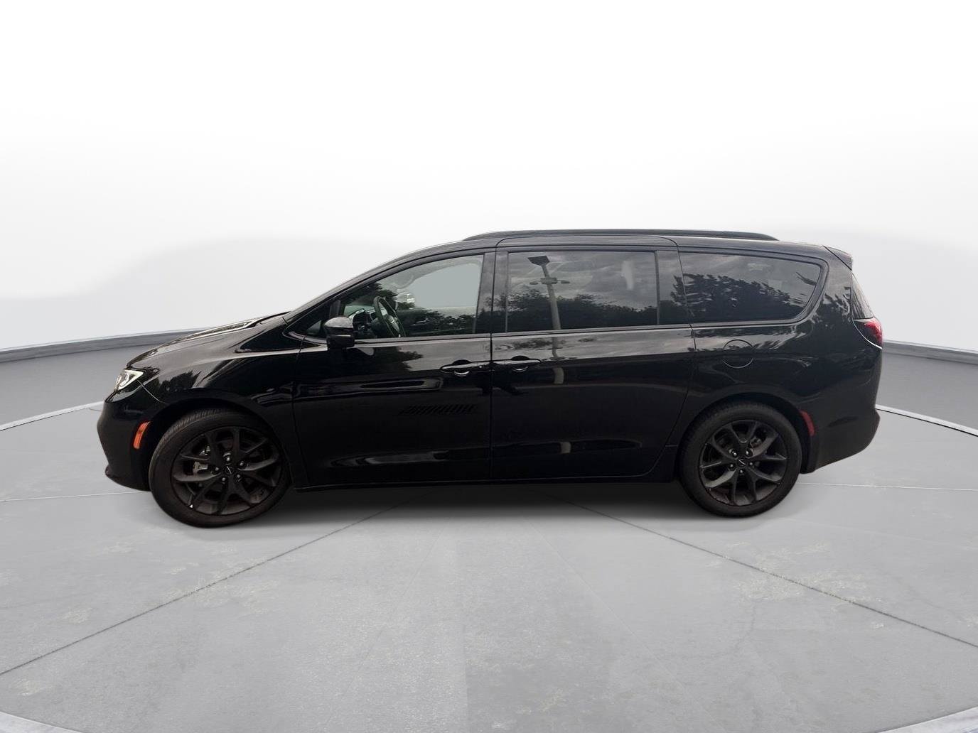 Used 2025 Chrysler Pacifica Limited FWD image 9