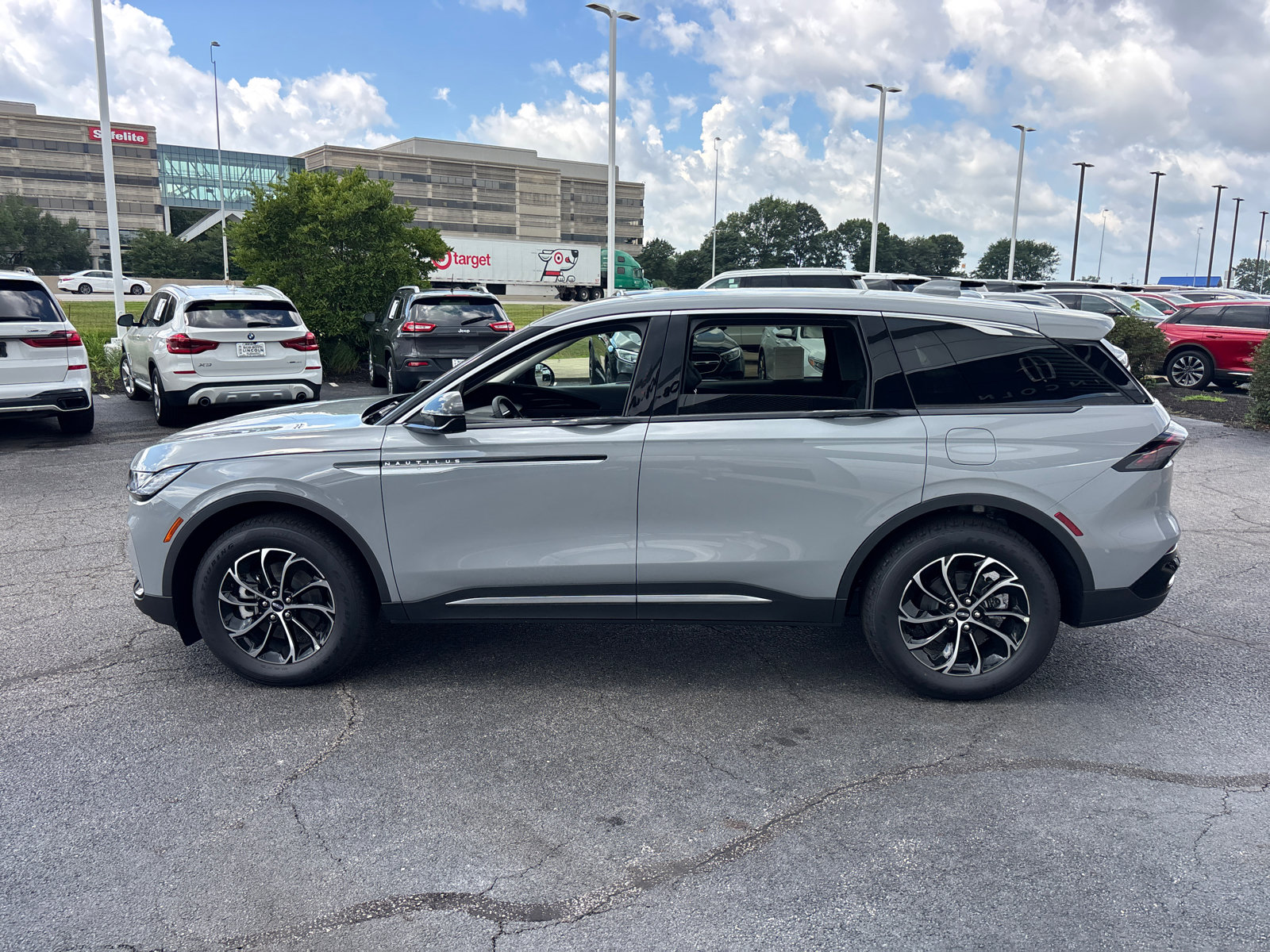 New 2026 Lincoln Nautilus Premier AWD/4WD image 4